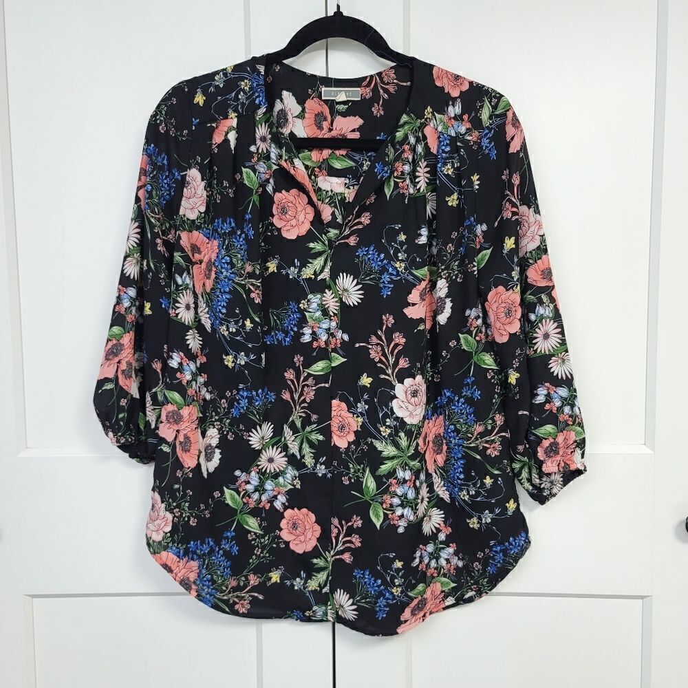 Pleione floral blouse size medium - Picture 2 of 8